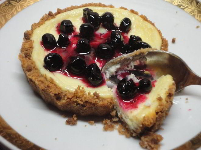 Рецепт мини-чизкейков с ягодами