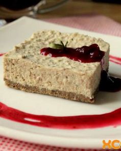 Мясной чизкейк с соусом из брусники