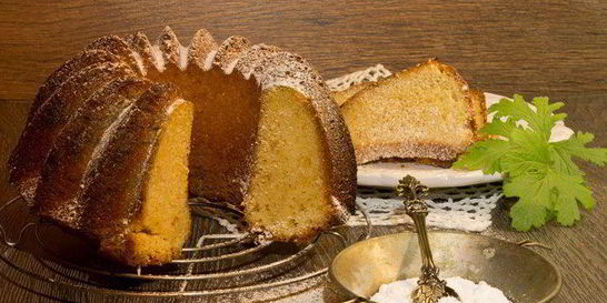 Греческий масляный кекс с ароматом герани