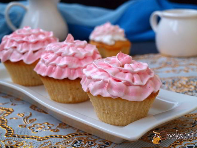 Рецепт капкейков на молоке с белковым кремом