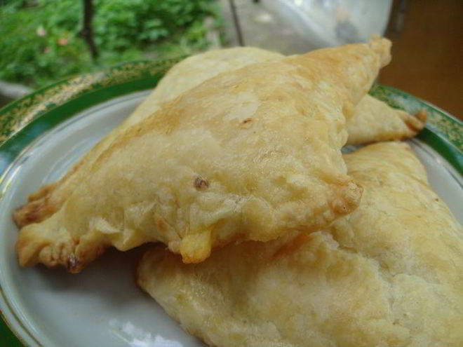 Рецепт быстрых слоеных хачапури с сыром