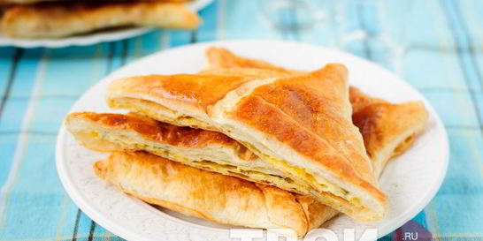 Хачапури из слоеного теста