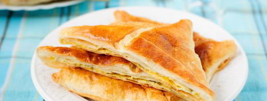 хачапури из слоеного теста. Шаг 10