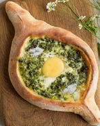 Хачапури — лодочка со шпинатом