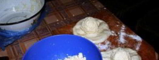 хачапури с сыром и яйцом. Шаг 4