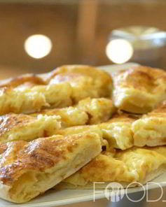 Хачапури с творогом и сыром из слоеного теста