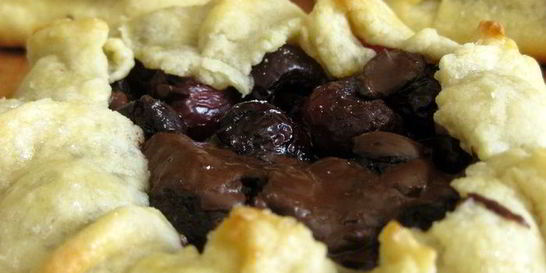 Галеты с черешней и шоколадом