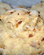 Хлеб из пшенично-ржаного теста с беконом и луком