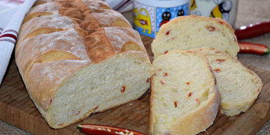 Хлеб с перцем чили