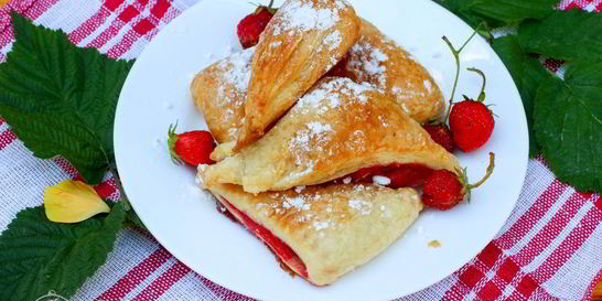 Клубничные слойки