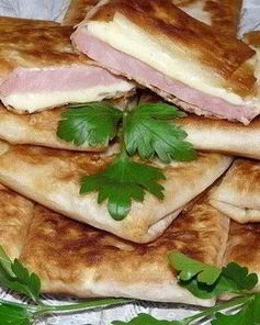 Армянский лаваш с начинкой из ветчины и сыра