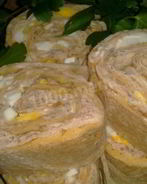 Фаршированный лаваш с рыбой, сыром, чесноком, зеленью