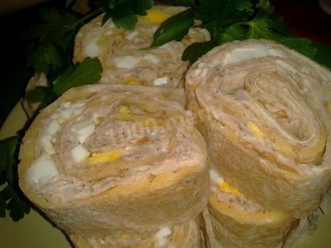 Рецепт фаршированного лаваша с рыбой, сыром, чесноком, зеленью