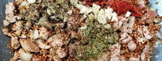 греча с печенью в корзинке из лаваша. Шаг 5