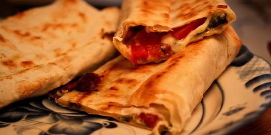 Лаваш с сулугуни и кинзой