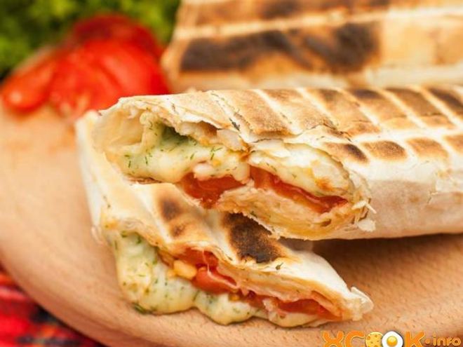 Рецепт лаваша с сыром и помидорами на гриле