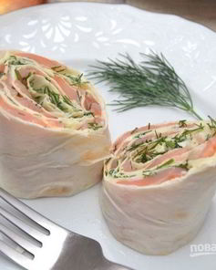 Лаваш с сыром, и семгой, и зеленью