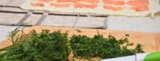 лаваш с сыром, и семгой, и зеленью. Шаг 5