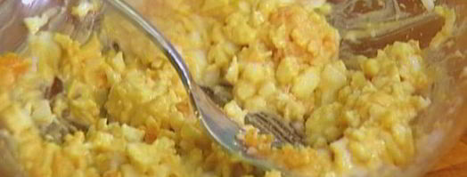 лаваш с тунцом, яйцом и сладкой кукурузой. Шаг 3