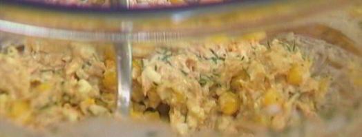 лаваш с тунцом, яйцом и сладкой кукурузой. Шаг 4