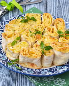 Лаваш с творогом и сыром в духовке