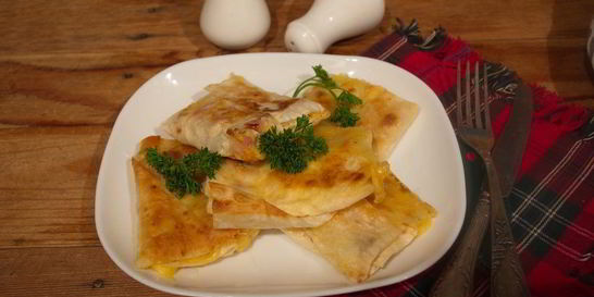 Лаваш с ветчиной и твердым сыром