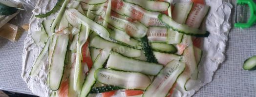 рулет с рыбой в лаваше. Шаг 3