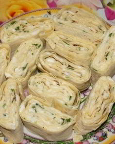 Рулетики из лаваша с чесноком