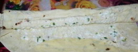 рулетики из лаваша с чесноком. Шаг 5