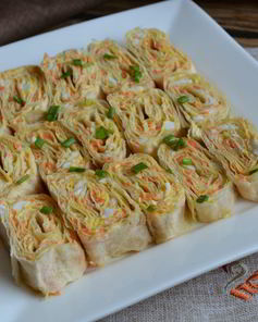 Рулетики из лаваша с корейской морковкой