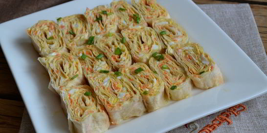 Рулетики из лаваша с корейской морковкой