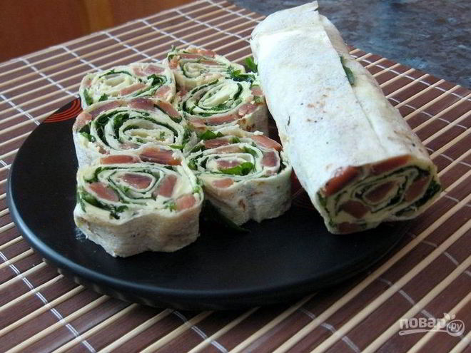 Рецепт рулетиков из лаваша с красной рыбой