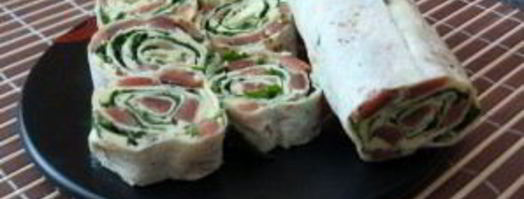 рулетики из лаваша с красной рыбой. Шаг 4