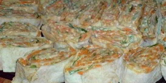 Рулетики из лаваша с ветчиной, зеленью и сыром