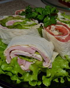 Рулеты из лаваша с сыром, ветчиной и рыбой