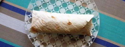 сосиска в лаваше с сыром и огурчиком. Шаг 6