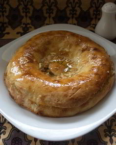 Толстый лаваш с сыром и бужениной