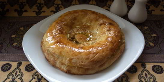 Толстый лаваш с сыром и бужениной