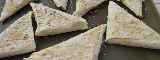 треугольники из лаваша с творогом. Шаг 7