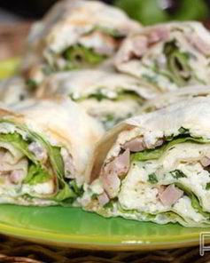 Закуска из лаваша с яйцом и ветчиной