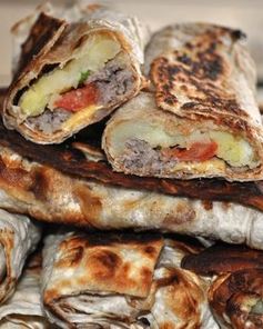 Жареный лаваш с картофелем и фаршем