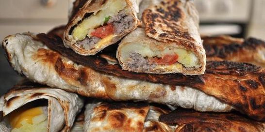 Жареный лаваш с картофелем и фаршем