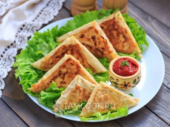 Рецепт жареного лаваша с колбасой и сыром