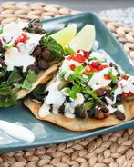 Черные бобы и мангольд жареные с лепешками