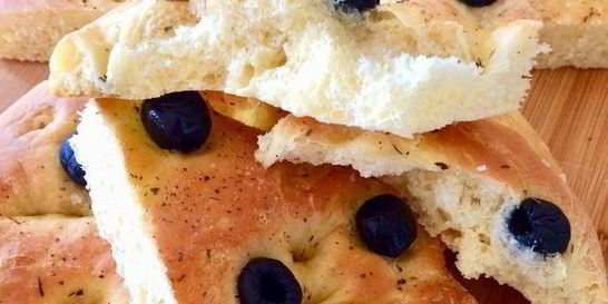 Фокачча с оливками и прованскими травами