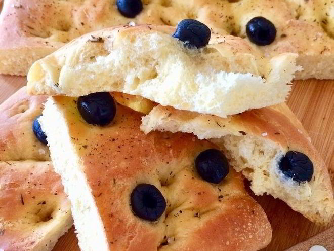 Рецепт фокаччи с оливками и прованскими травами