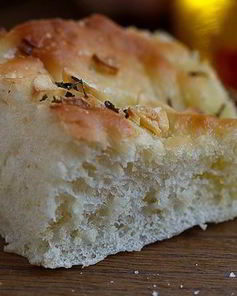 Фокачча с тимьяном и чесноком