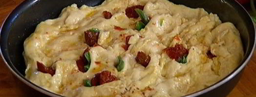 фокачча с вялеными помидорами и базиликом. Шаг 9