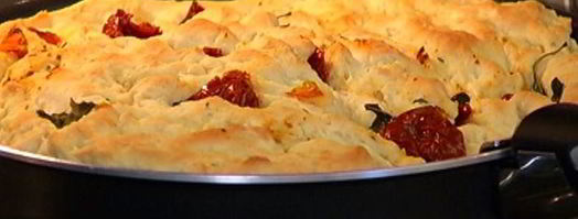 фокачча с вялеными помидорами и базиликом. Шаг 11