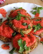 Лепешки из баклажана с оригинальным соусом